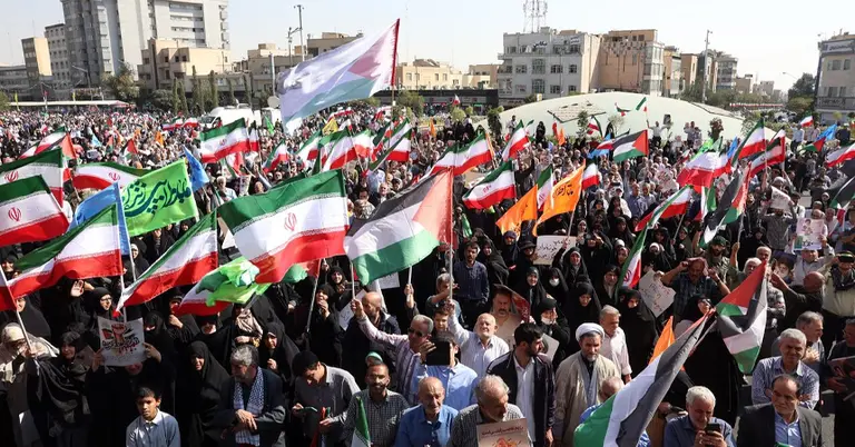 গাজায় শান্তি প্রতিষ্ঠার দাবিতে ইরানে বিক্ষোভ